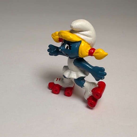 Vintage Schleich Roller Skating Smurfette Figurine | 1980s Smurfs Collectible - Picture 6 of 8